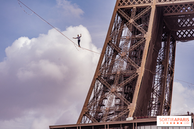 Le Funambule Nathan Paulin traverse le Trocadéro de la Tour Eiffel au Théâtre Chaillot