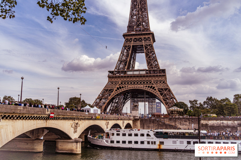 Le Funambule Nathan Paulin traverse le Trocadéro de la Tour Eiffel au Théâtre Chaillot