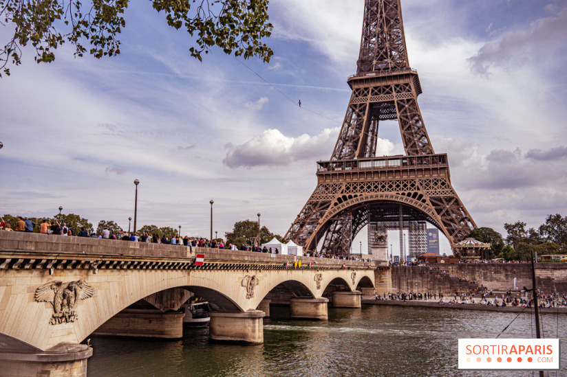 Le Funambule Nathan Paulin traverse le Trocadéro de la Tour Eiffel au Théâtre Chaillot