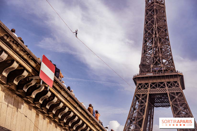 Le Funambule Nathan Paulin traverse le Trocadéro de la Tour Eiffel au Théâtre Chaillot