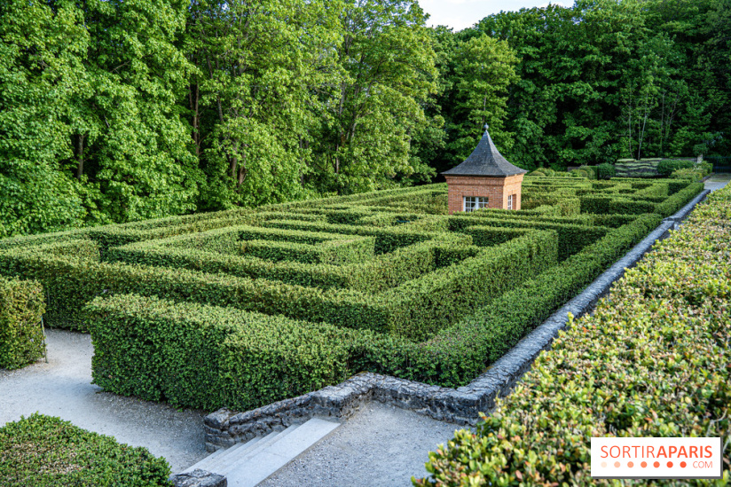 Le Château de Breteuil, ses jardins remarquables et contes de Perrault 