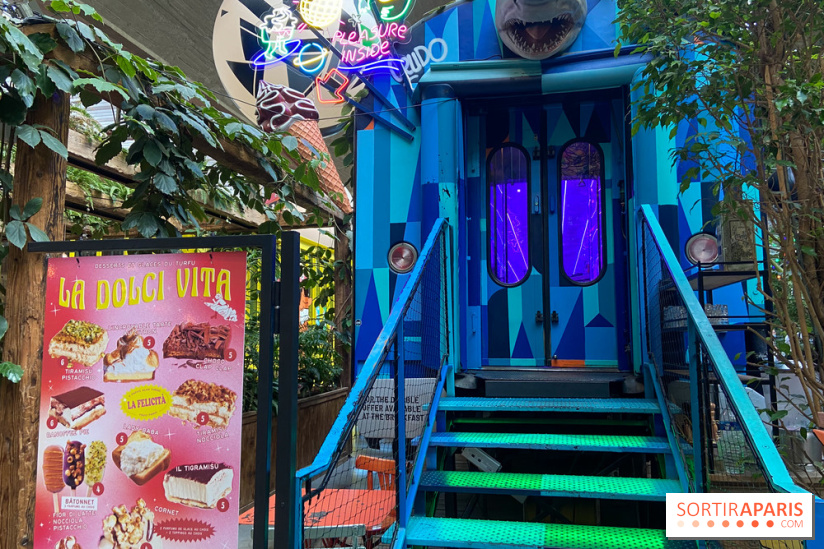 Un bar à glaces et un dessert dans un train de la Félicita