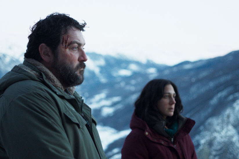 Les Survivants, thriller en montagne avec Denis Ménochet et Zar Amir Ebrahimi : notre avis