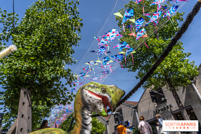 Le ciel de cerfs volants à Bercy Village 