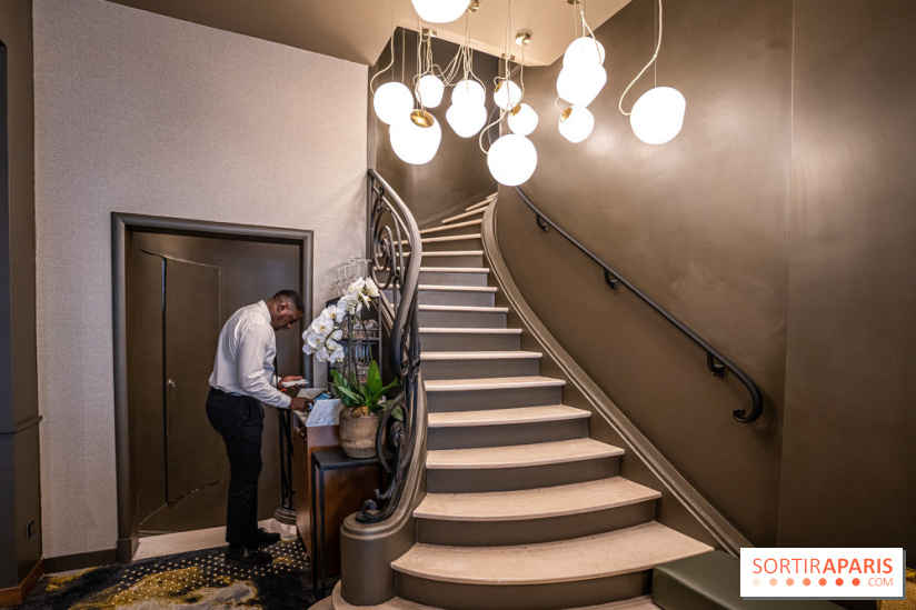 Sphère restaurant Paris 8e - escalier