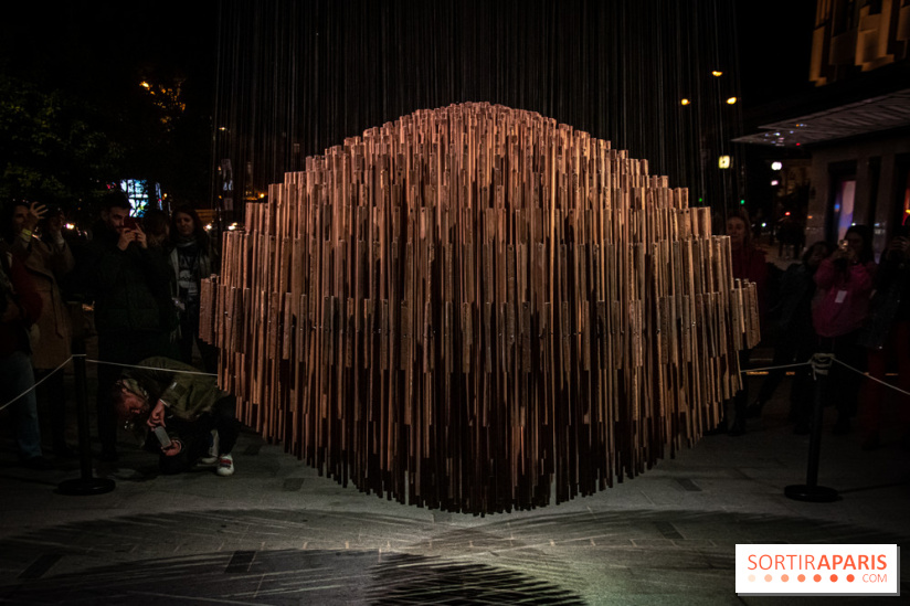 Nuit Blanche 2022 sur la place de la Samaritaine : Bing Bang, une sculpture hypnotisante et sonore
