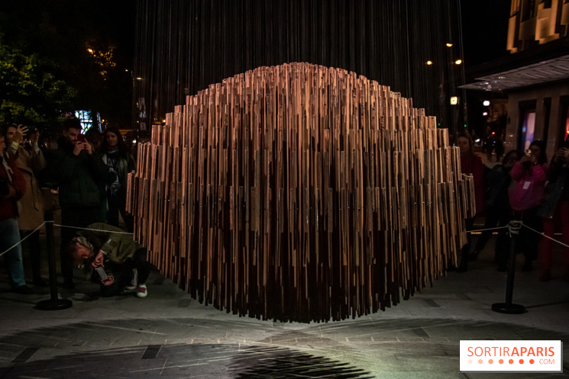 Nuit Blanche 2022 sur la place de la Samaritaine : Bing Bang, une sculpture hypnotisante et sonore