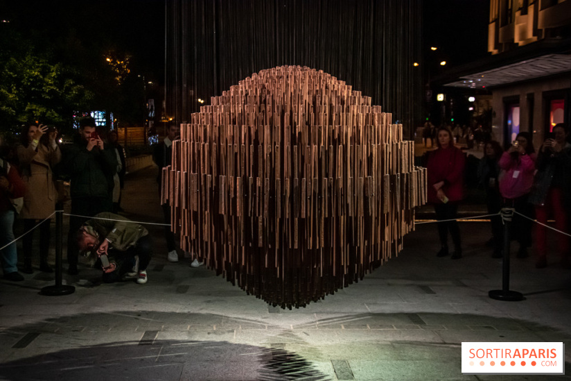 Nuit Blanche 2022 sur la place de la Samaritaine : Bing Bang, une sculpture hypnotisante et sonore