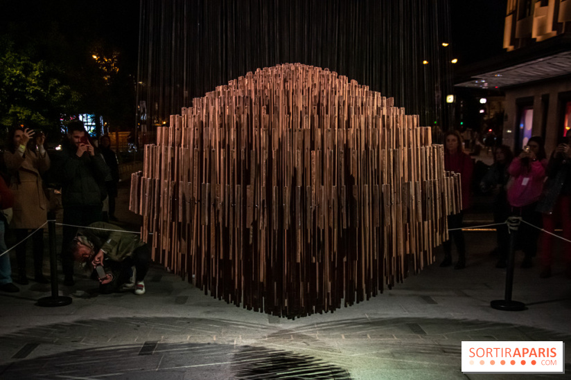 Nuit Blanche 2022 sur la place de la Samaritaine : Bing Bang, une sculpture hypnotisante et sonore
