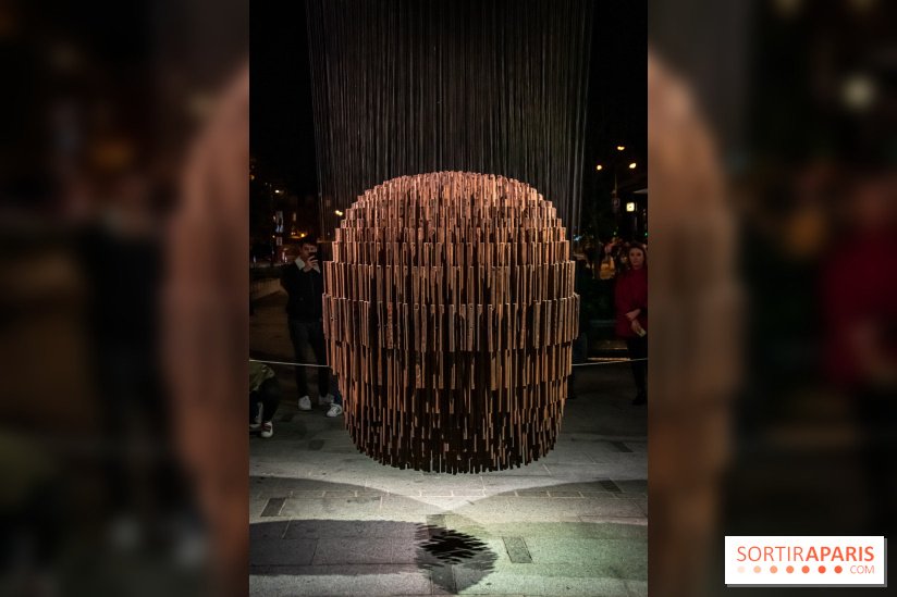 Nuit Blanche 2022 sur la place de la Samaritaine : Bing Bang, une sculpture hypnotisante et sonore
