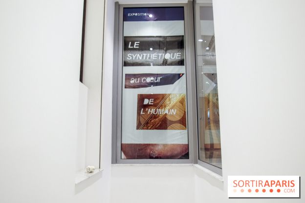Le synthétique au cœur de l’humain, nos photos de l'expo au Centre culturel canadien