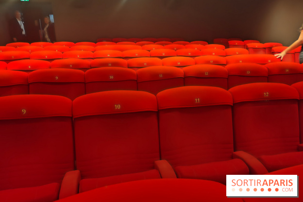 Visuels salles de spectacle et théâtres - salle de cinéma fauteuil rouge