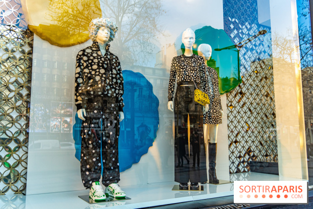 Yayoi Kusama chez Louis Vuitton sur les Champs-Elysées - photos 