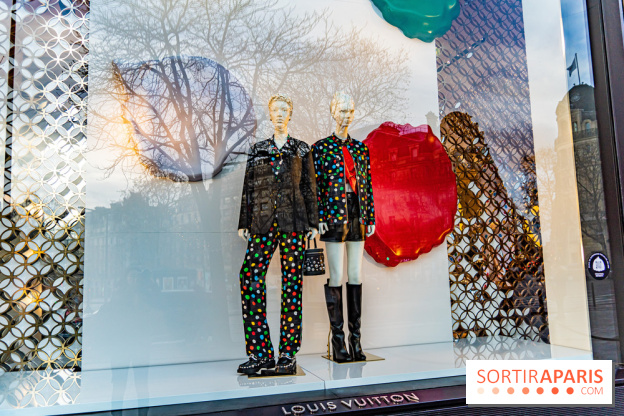 Yayoi Kusama chez Louis Vuitton sur les Champs-Elysées - photos 