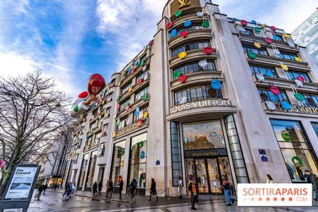 Yayoi Kusama chez Louis Vuitton sur les Champs-Elysées - photos 