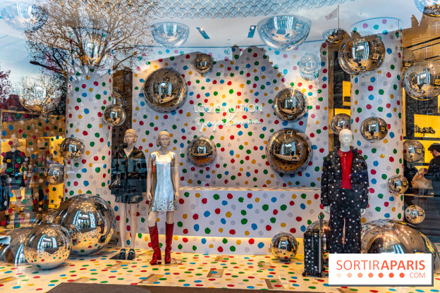 Yayoi Kusama chez Louis Vuitton sur les Champs-Elysées - photos 