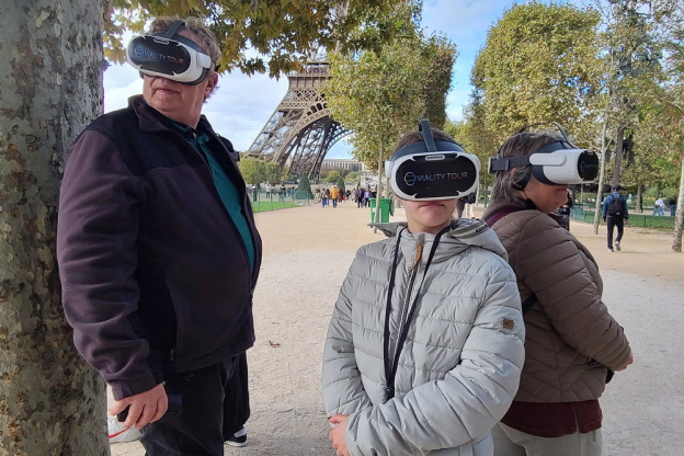 Visitez la Tour Eiffel de 1889 en VR  - visiteurs article