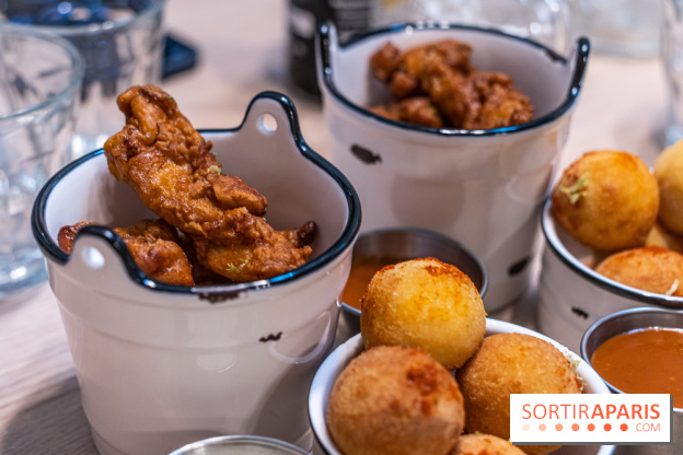 Jòia Bun - restaurant de burgers - Hélène Darroze -  croquetas fourrées aux macaronis au fromage - poulet frit