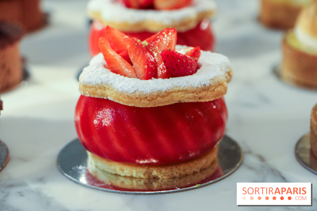 Butterfly Pâtisserie de Matthieu Carlin à l'Hôtel de Crillon - Charlotte aux Fraises et à la Fleur d'Oranger (2)