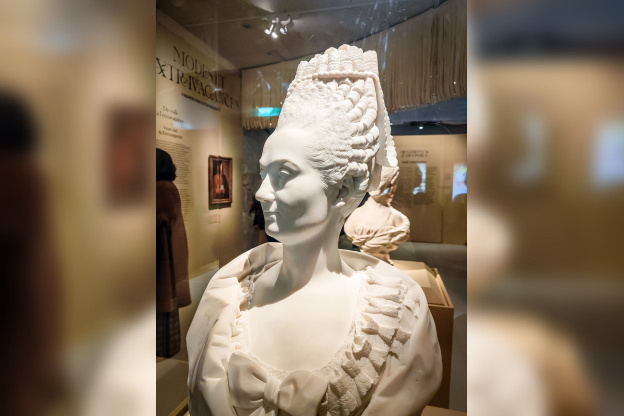 Des cheveux et des poils, l'exposition poilante du musée des Arts décoratifs - nos photos