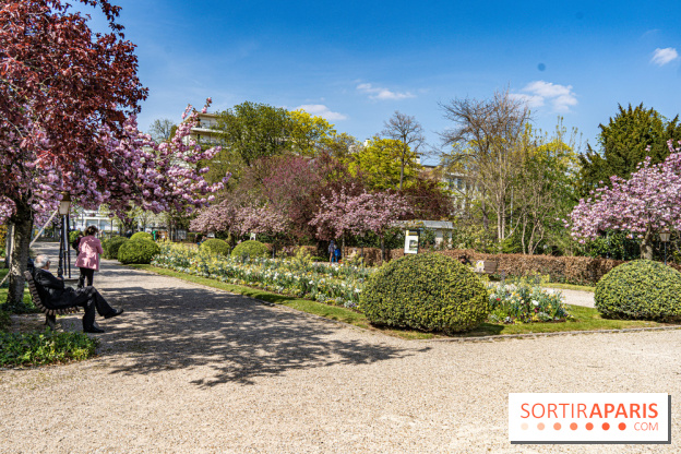 Parc de Bécon à Courbevoie - Pavillon des Indes - Cerisiers en fleurs