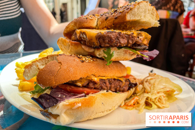 Tata Burger, le restaurant aux burgers en forme de zizi dans le Marais - 76D361AE C333 4A5D 985F 1395D2BBB3F1
