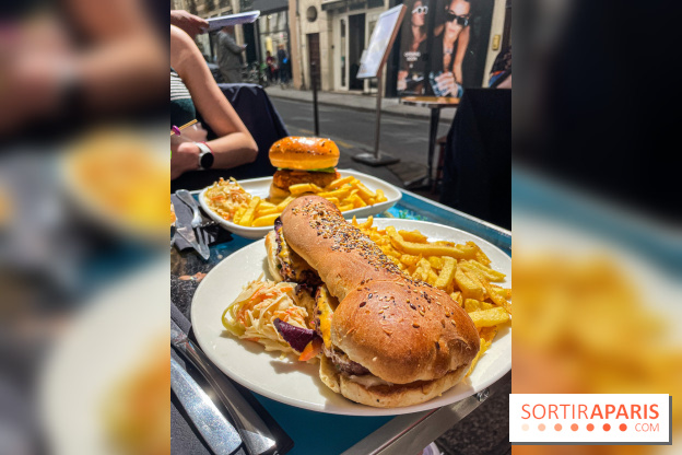 Tata Burger, le restaurant aux burgers en forme de zizi dans le Marais - A3EFDC45 2F0C 43C9 BE77 53B228799BA8