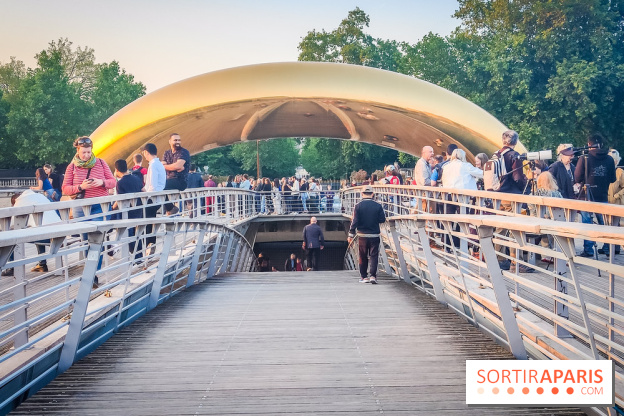Nuit Blanche 2023 : une installation inoubliable sur la passerelle Léopold Sédar Senghor !