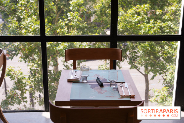 Laurier by Mavrommatis aux Galeries Lafayette - Table