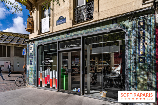 La ruche insolite, vieille enseigne aux Halles -  A7C0191