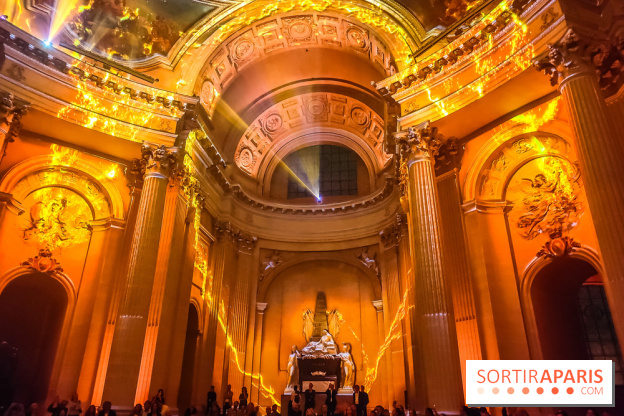 Aura, un spectacle son et lumières qui illumine le Dôme des Invalides - photos et vidéo