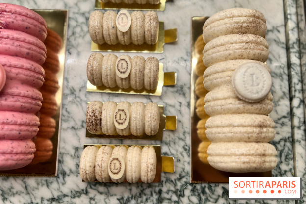 Ladurée - Bûches de Noël 2023 macarons