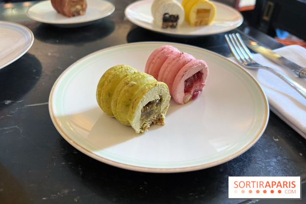 Ladurée - Bûches de Noël 2023 macarons