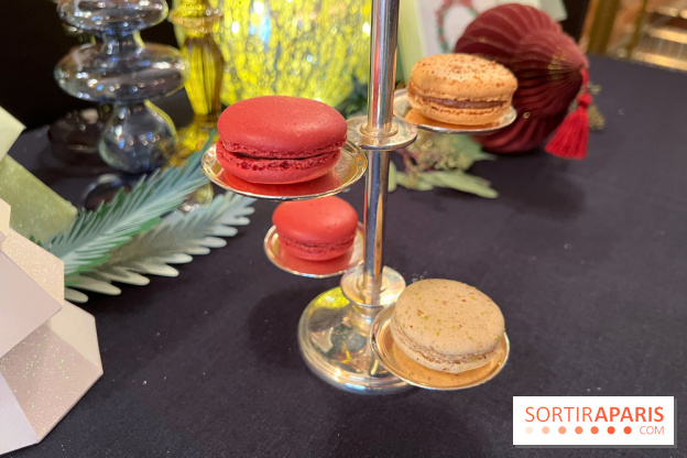 Ladurée - Bûches de Noël 2023 - Macarons