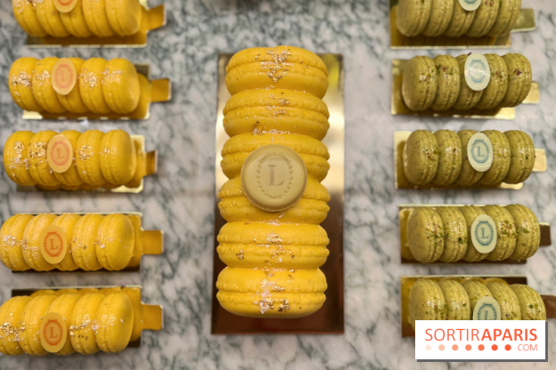 Ladurée - Bûches de Noël 2023 macarons
