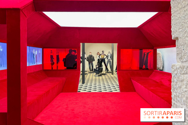 Le pop-up store évènement de H&M Studio dans une galerie d'art - Paris Fashion Week