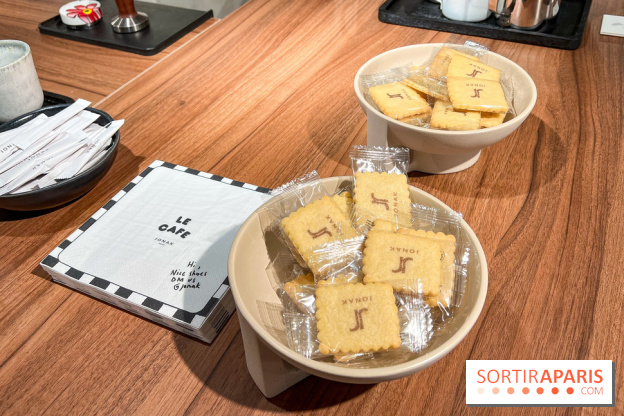 Café Jonak et collections chaussures marrons - Galeries Lafayette Haussmann - image00022