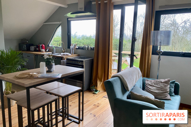 Le Domaine des Cabanes de l'Île - Cabane en bois Le nid Salon et Terrasse.HEIC