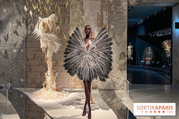 L’exposition retrospective de la créatrice de mode Iris Van Herpen au Musée des Arts Décoratifs