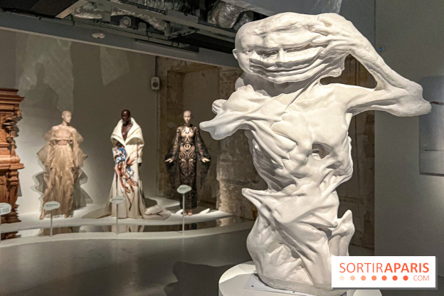 L’exposition retrospective de la créatrice de mode Iris Van Herpen au Musée des Arts Décoratifs