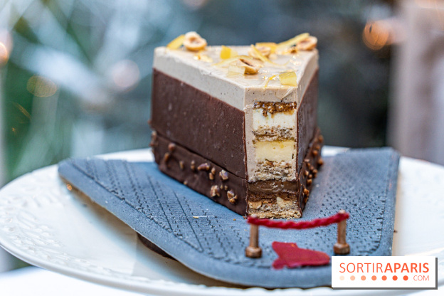 La bûche de Noël de l’Hôtel Barrière Le Fouquet’s Paris 2023
