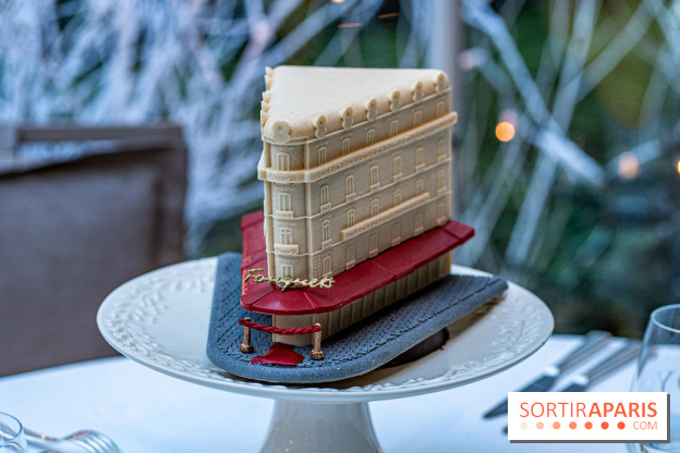 La bûche de Noël de l’Hôtel Barrière Le Fouquet’s Paris 2023