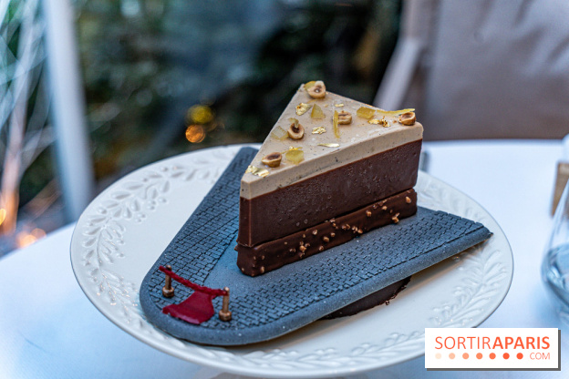 La bûche de Noël de l’Hôtel Barrière Le Fouquet’s Paris 2023