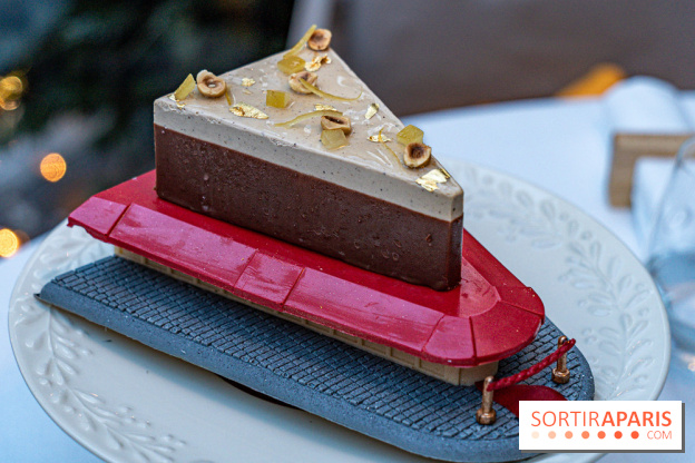 La bûche de Noël de l’Hôtel Barrière Le Fouquet’s Paris 2023