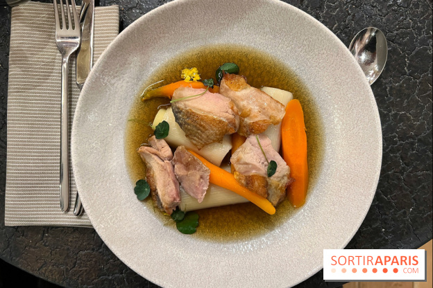 Ma Dame, le restaurant de l'hôtel Marignan Champs-Elysées - Pot-au-feu de pintade poireaux