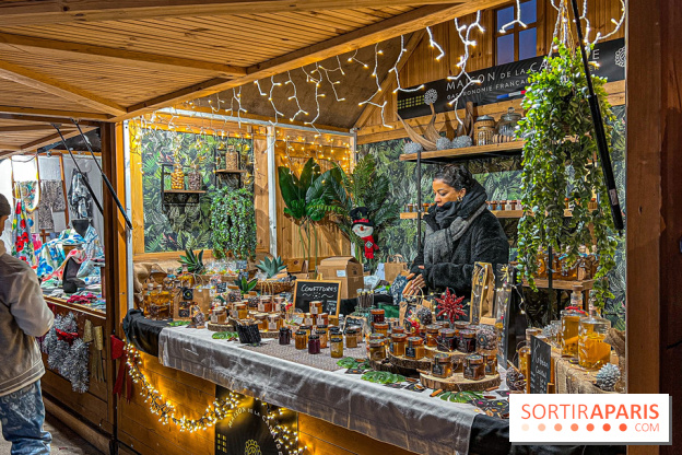 Marché de Noël 2023 au pied de la tour Eiffel - Quai Jacques Chirac