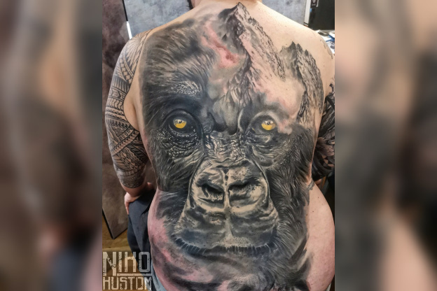 Kustom Tattoo le studio de tatouage à Paris qui repousse les limites du réalisme.