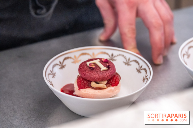 Le tea time du Bar à desserts de Ladurée Champs-Elysées -  A7C2251