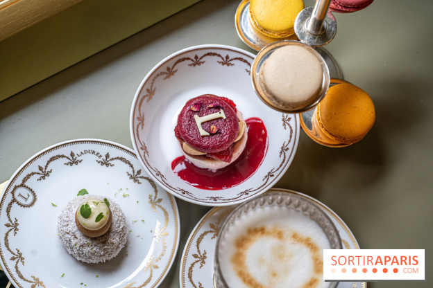 Le tea time du Bar à desserts de Ladurée Champs-Elysées -  A7C2260