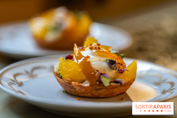 Le tea time du Bar à desserts de Ladurée Champs-Elysées -  A7C2301